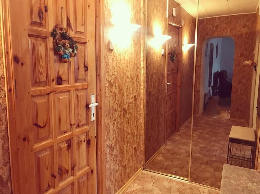 Erdvus Butas Su Balkonu Salia Ezero Ir Stadiono Apartment