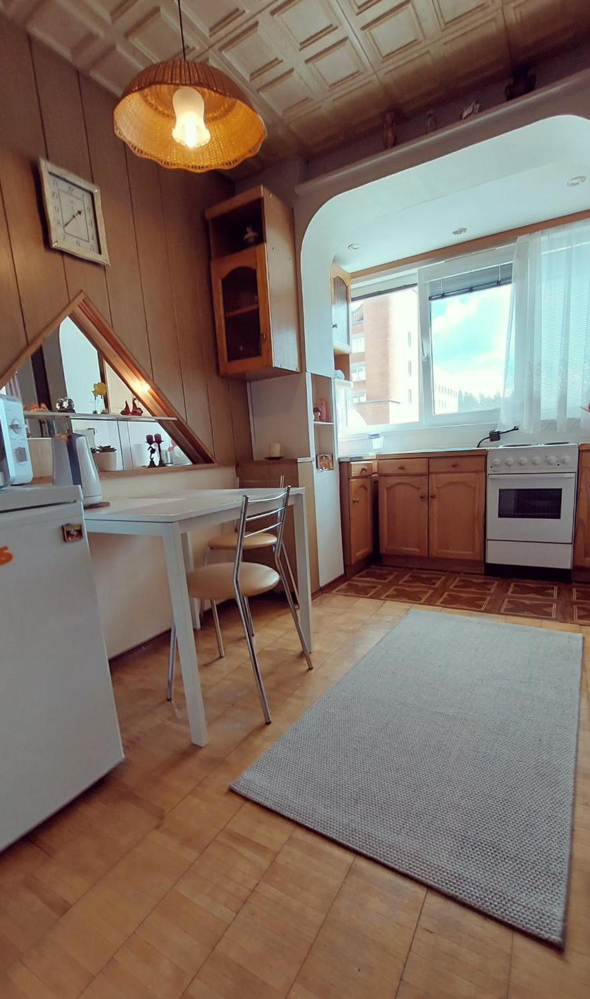 Erdvus Butas Su Balkonu Salia Ezero Ir Stadiono Apartment *
